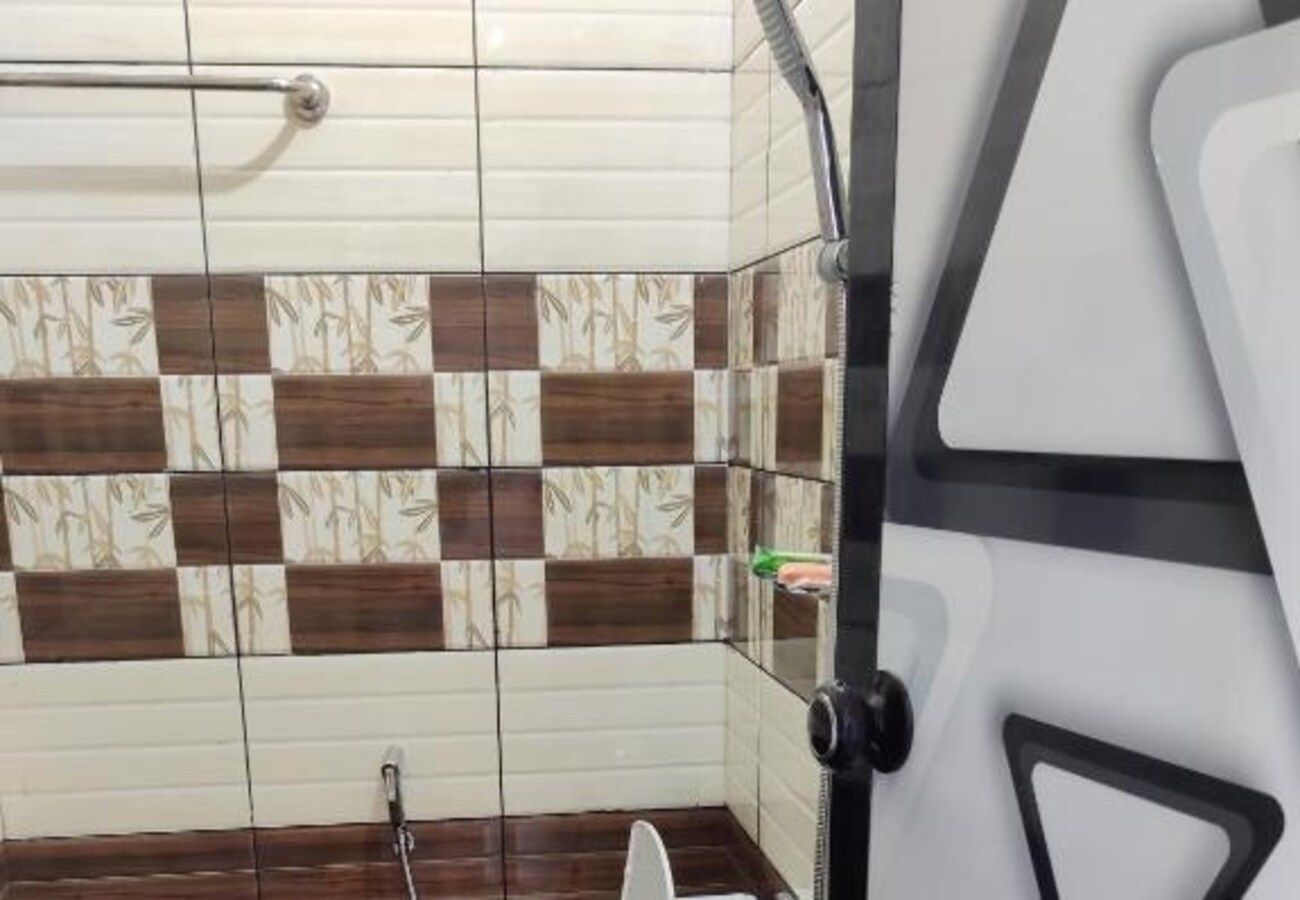 Merosh - Tap to explore photos