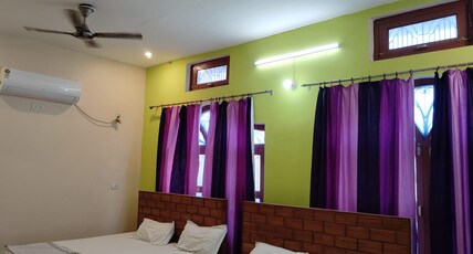 Om Palace Home Stay Room Type - A.C. Bedroom 204