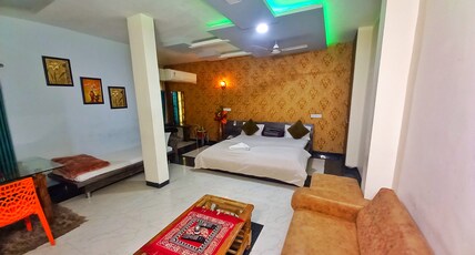Hotel Royal Palace Dhamnod Room Type - Executive Suit