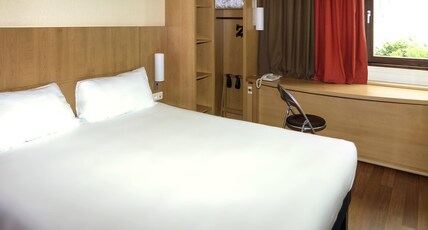 ibis P Room Type - Standard Room with one double bed and one single bed