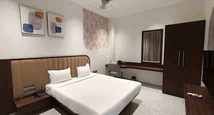 Hotel Sachin Chas Room Type - Executive Deluxe King Bed Room Hotel Sachin Chas Room Type - Executive Deluxe King Bed Room