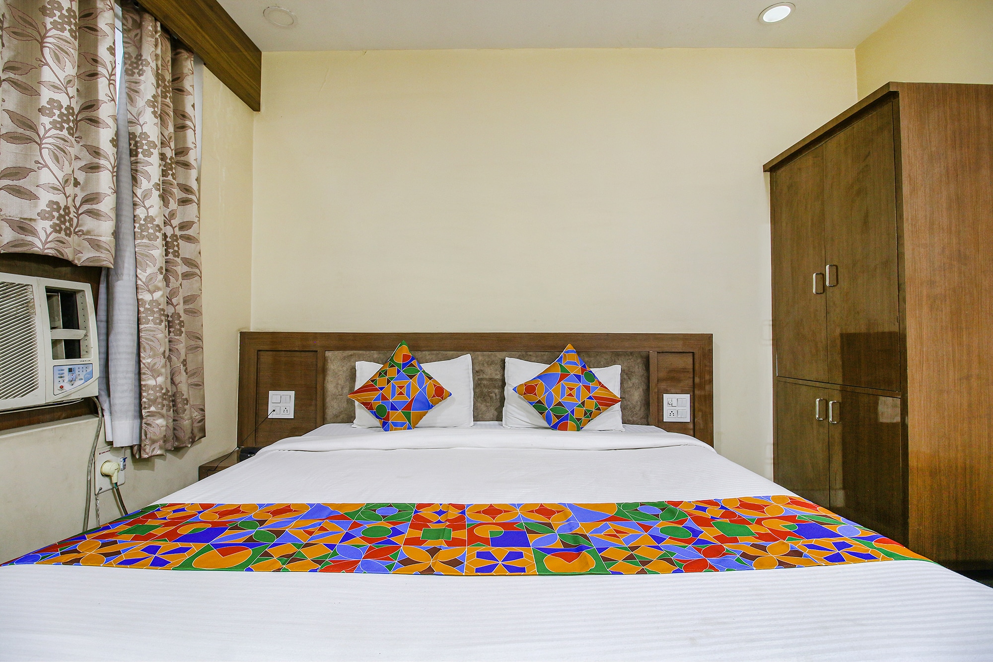 FabHotel Silver Inn I- Near Prabhat Chauraha - Tap to explore photos