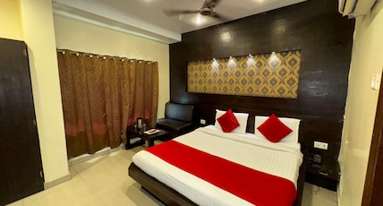 HOTEL YASH 150 Meters from railway station Room Type - Super Deluxe Room HOTEL YASH 150 Meters from railway station Room Type - Super Deluxe Room