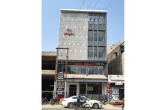 Hotel R J Heights