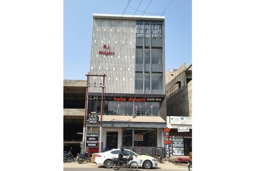 Hotel R J Heights