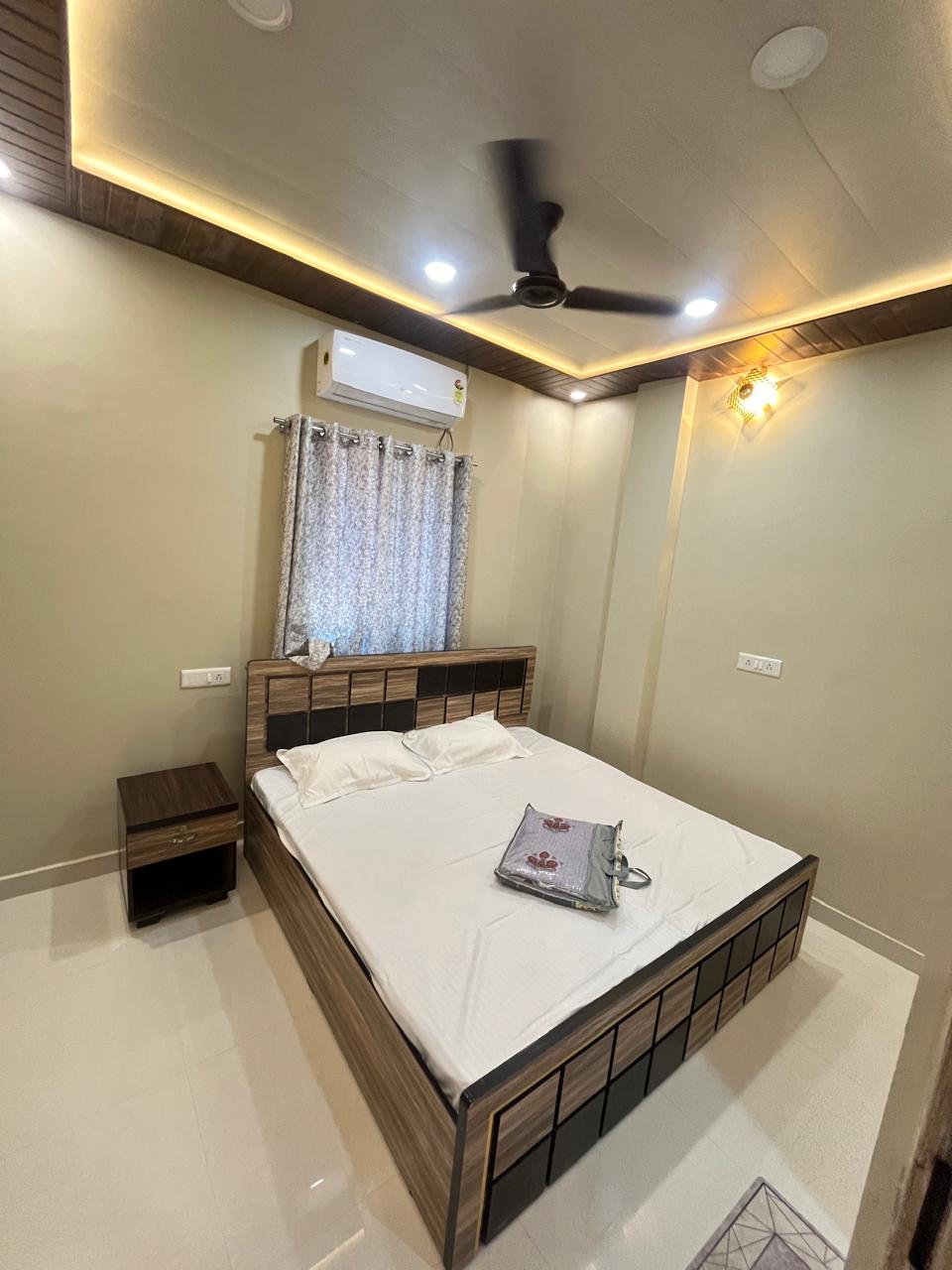 Shiv Balaji Guest House - Tap to explore photos