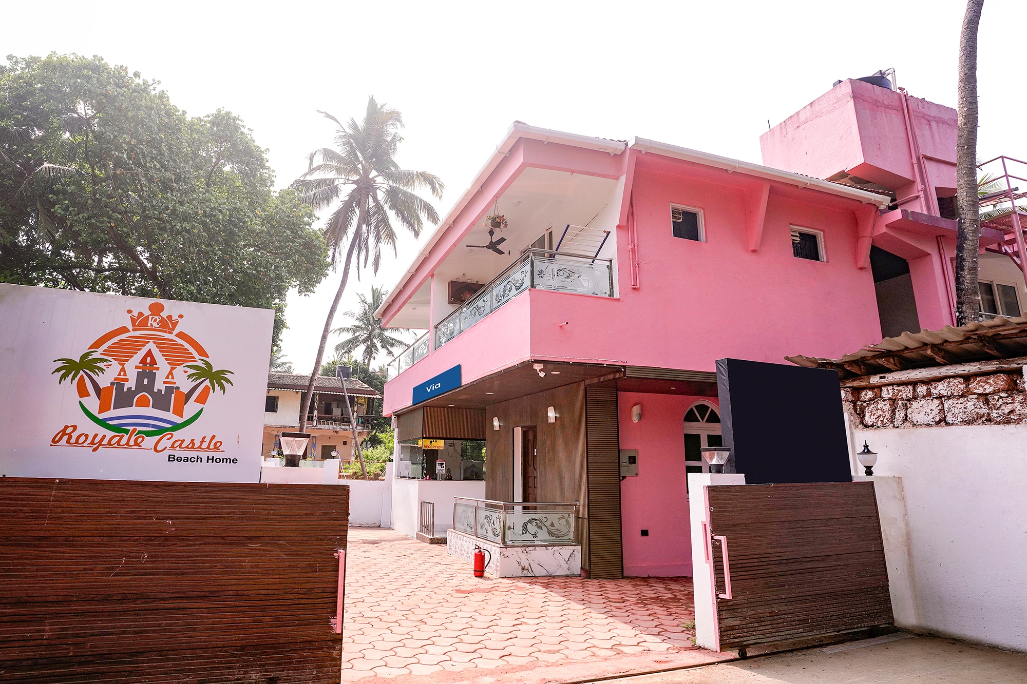 Via Royale castle beach Home - 300M From Calangute Beach - Tap to explore photos