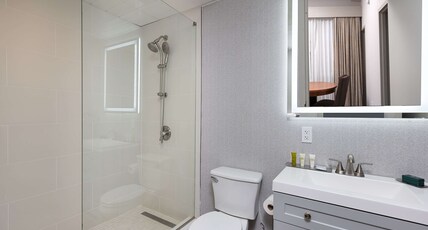 Inn at the Colonnade Baltimore - a DoubleTree by Hilton Room Type - 1 KING SUITE NONSMOK