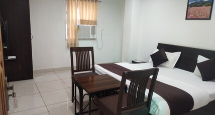 Rangbaari Stays Room Type - Super Deluxe King Size Room