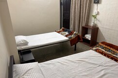 Maalti Bhavan - Traditional Stay In Spiritual Heart Of Kashi - The Group Suite
