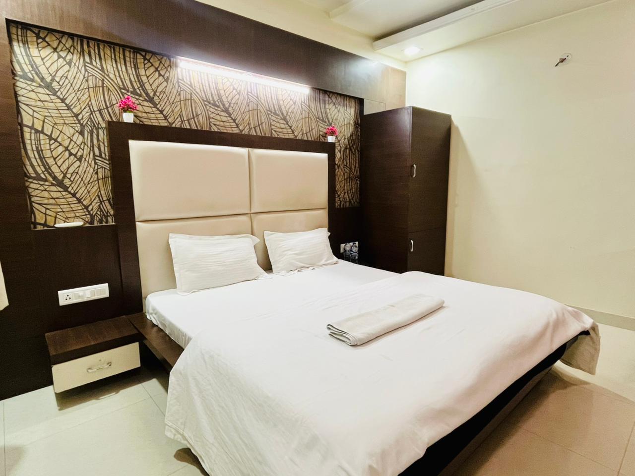 Lijoy Hotel and Restra - Tap to explore photos