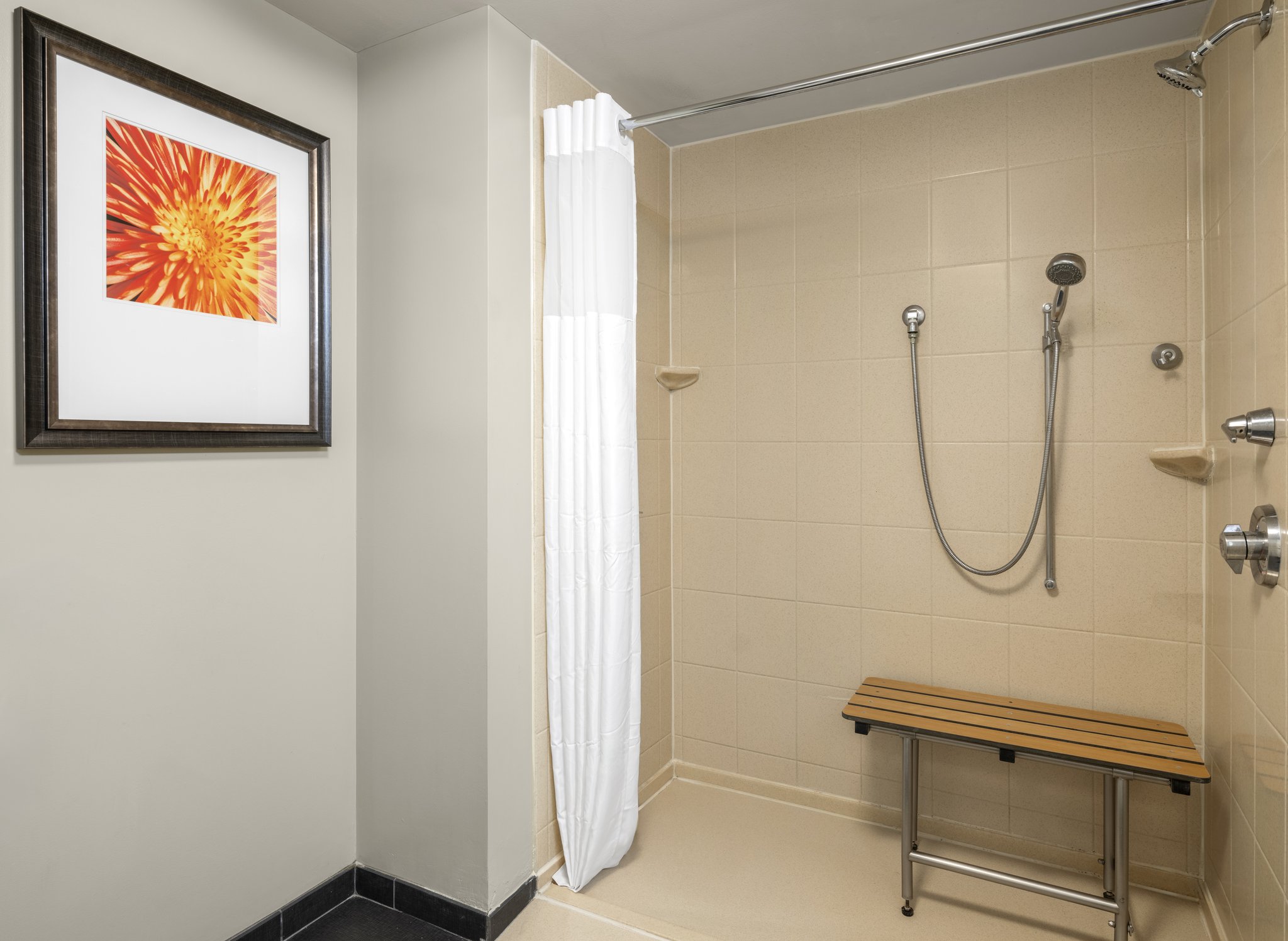 Staybridge Suites INDIANAPOLIS-AIRPORT - Tap to explore photos