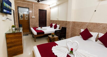 Krishna Inn Durgakund Road Room Type - Deluxe Room
