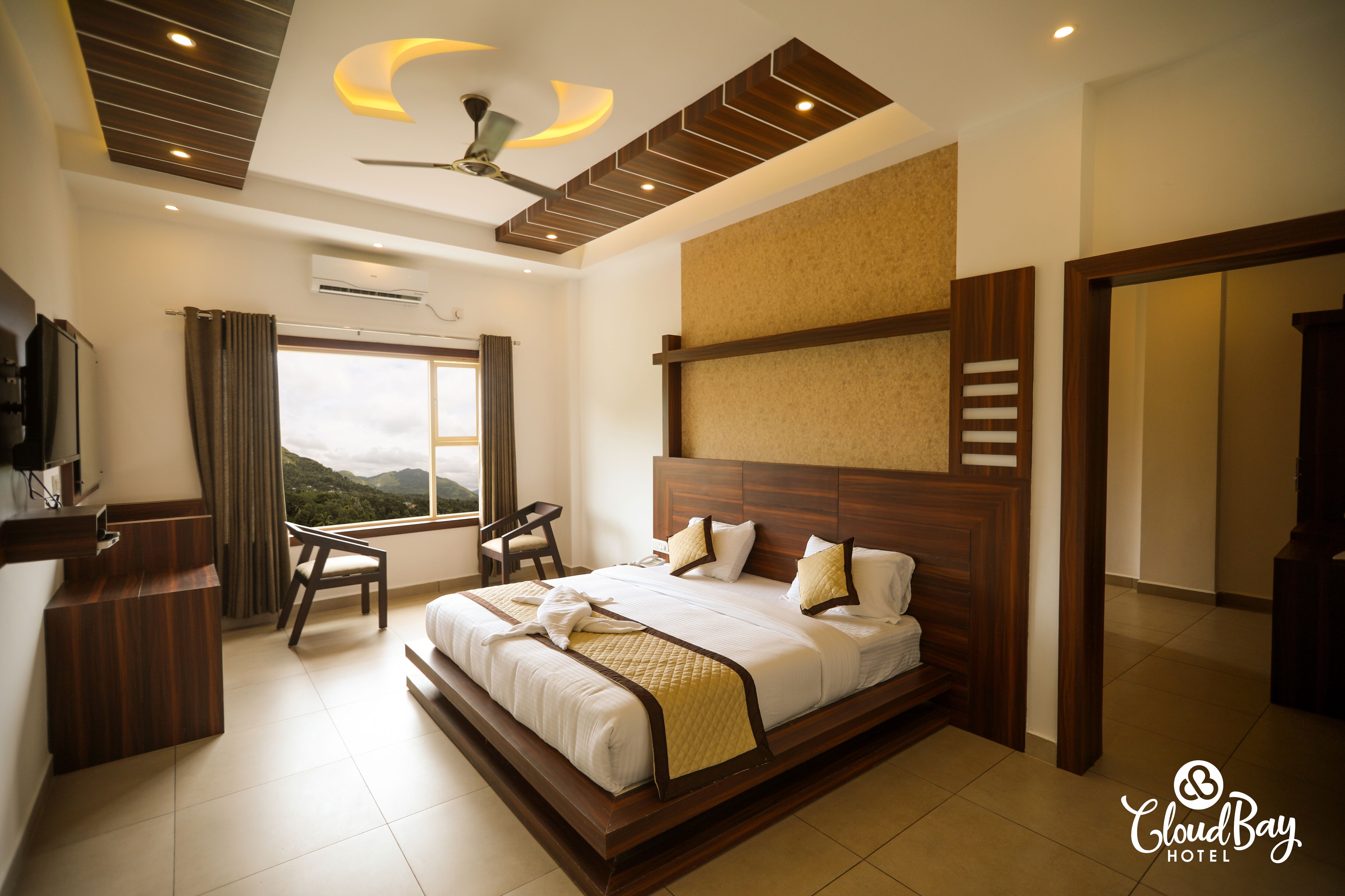 CloudBay hotel - Tap to explore photos