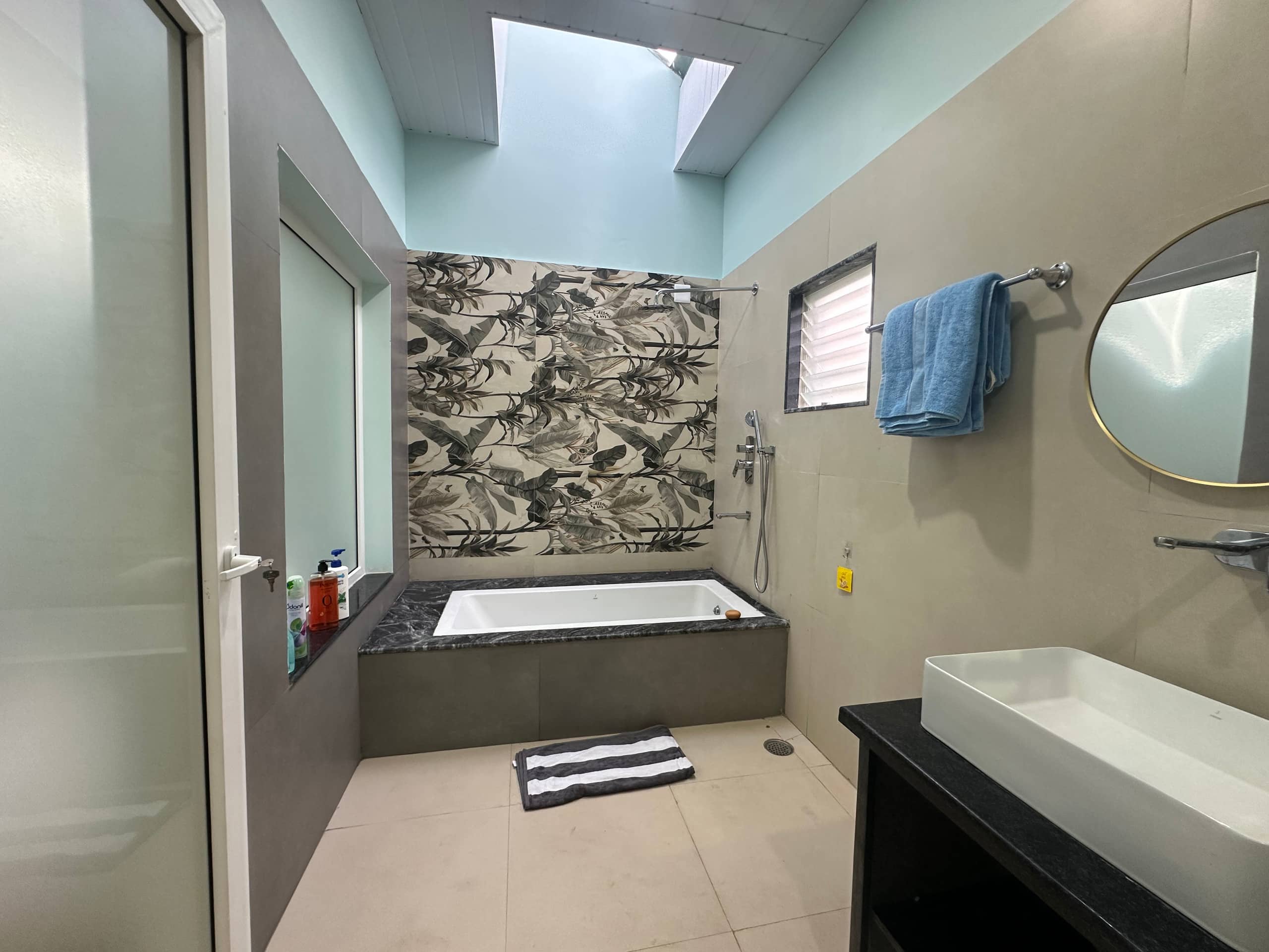 DeThang HomeStay - Tap to explore photos