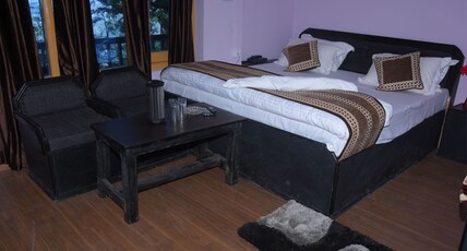 Hotel RL Dreamland Room Type - Super Deluxe Four Bed with balcony and forest view