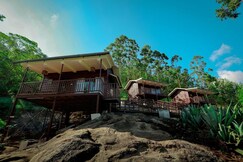 Hilltop Munnar by Fracspace