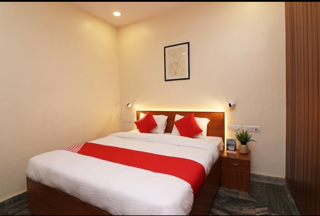 Hotel Meerut International - Tap to explore photos
