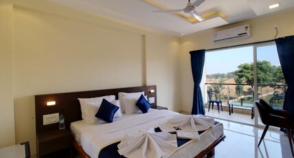 IVY Park Resort Room Type - Premium Room (With Balcony)