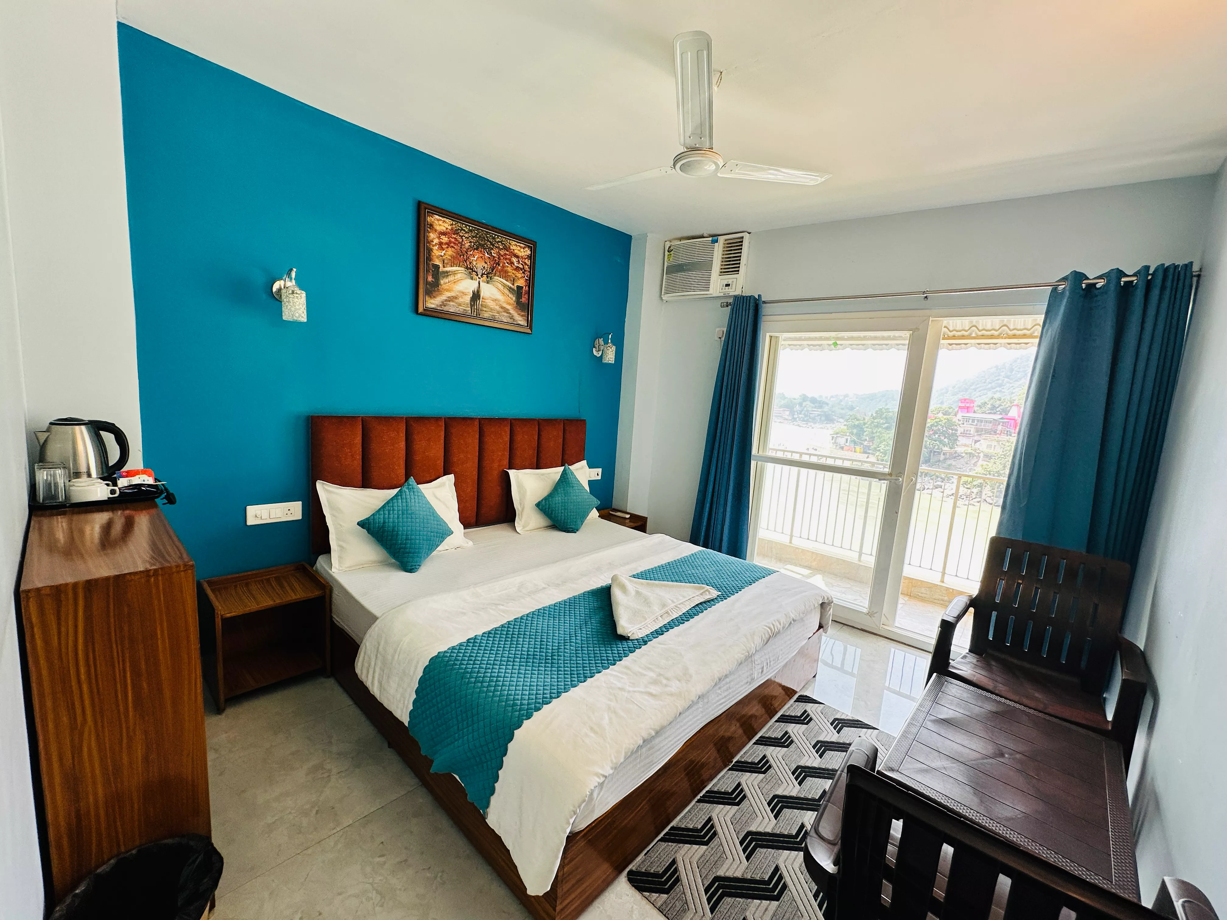 The Peninsulla Laxman Jhula Room Type - Ganga View Room with Private Balcony