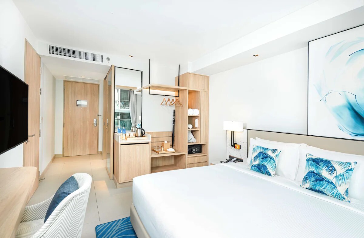 Hilton Garden Inn Phuket Bang Tao - Tap to explore photos