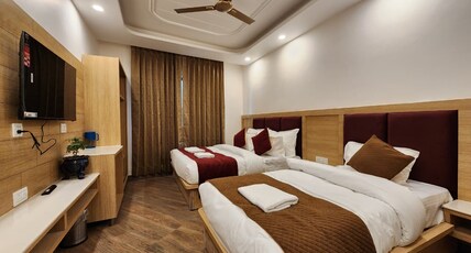 Hotel Mahesh Residency Room Type - 4 Bedded Family Room