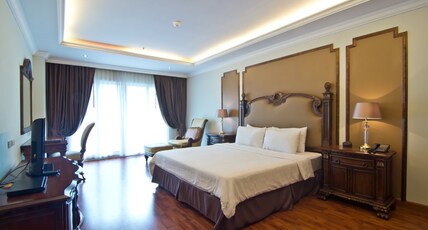 LK Miracle Suite Hotel Pattaya Room Type - Superior King Bed
