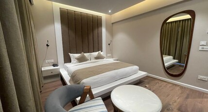 Rega Irman Luxury, Srinagar Room Type - Deluxe King Bed Room with Garden View