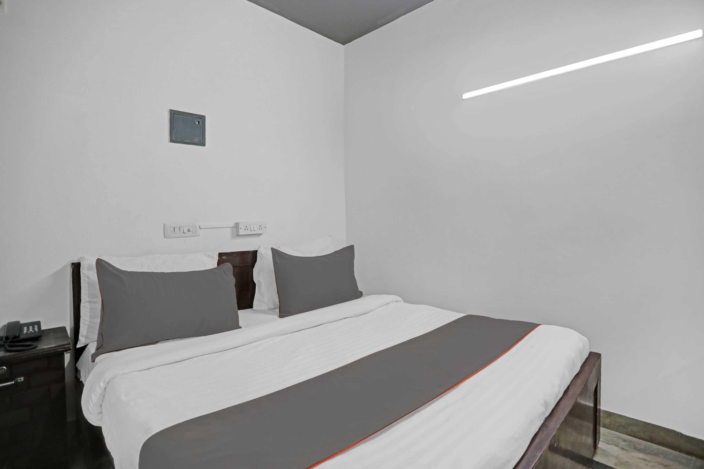 Hotel O The Premium Villa - Tap to explore photos