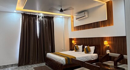 Cross Road Hotel Room Type - suite room with hill view