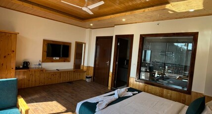 Krozen Heights Room Type - Deluxe Room with Mountain View King Bed Krozen Heights Room Type - Deluxe Room with Mountain View King Bed