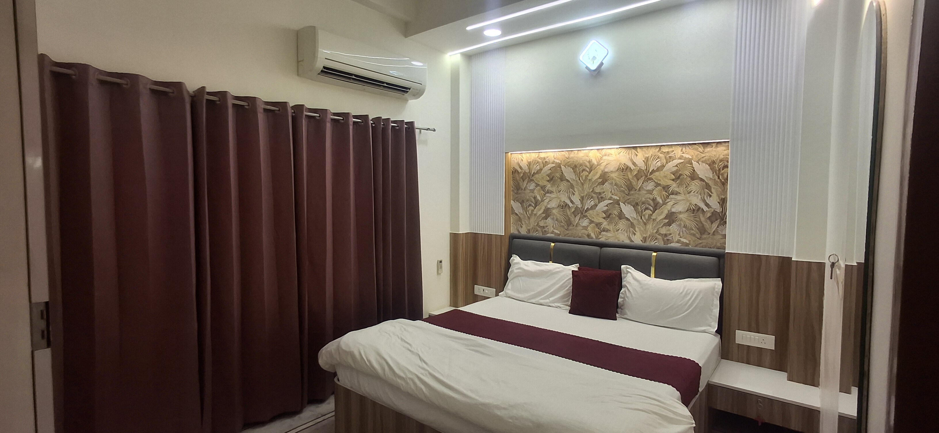 Raghav Vilas: Premium 2BHK Near Kashi Vishwanath - Tap to explore photos