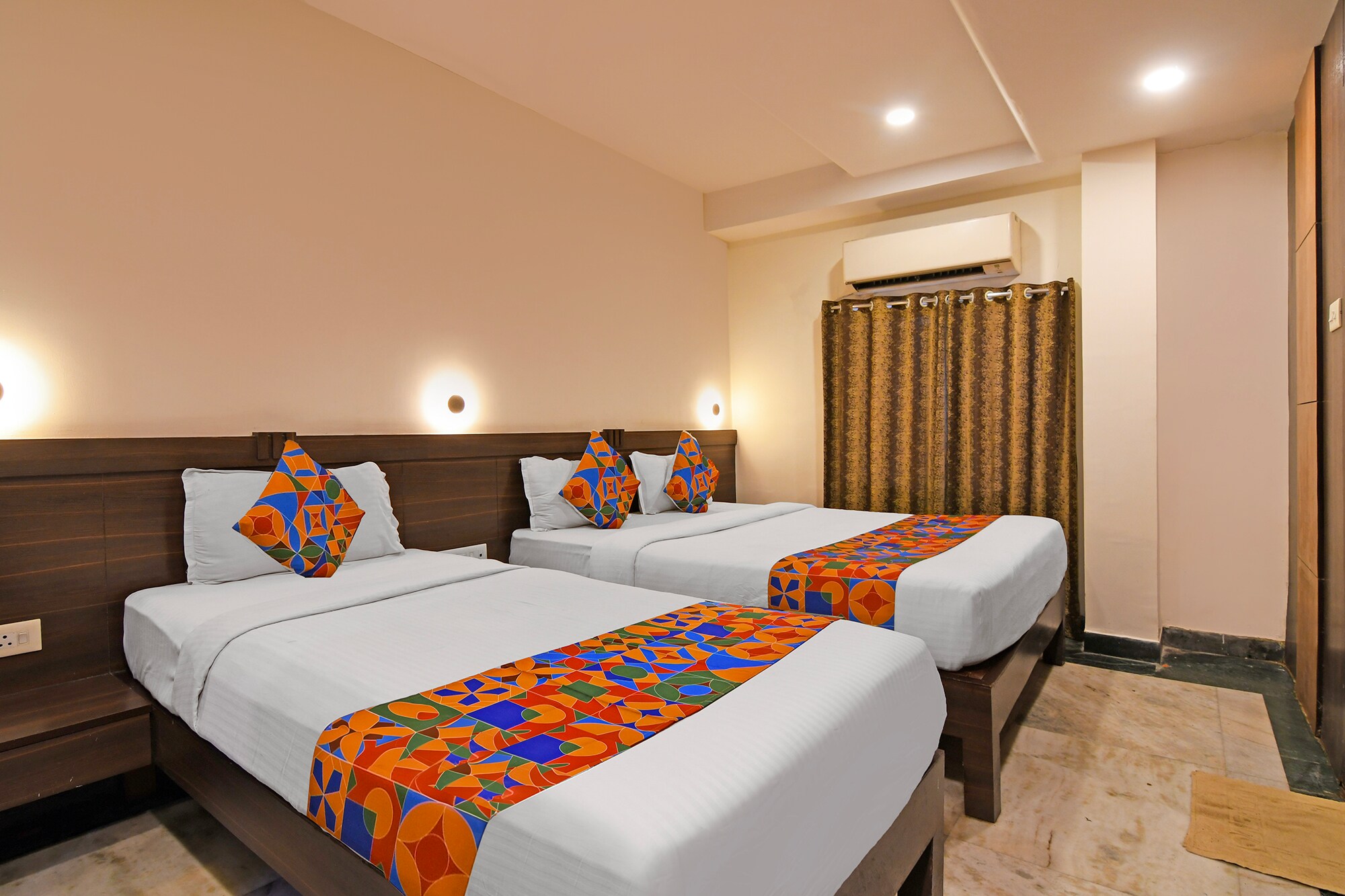 FabHotel Sonargaon - Nr. Park Street - Tap to explore photos