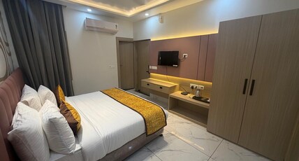 Hotel Nova Heights Room Type - DELUXE ROOM