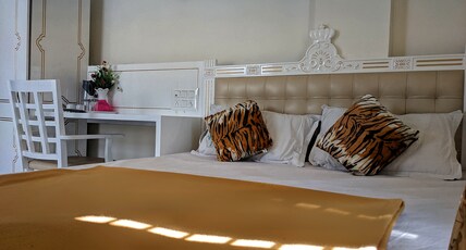 Hotel City Meridian Room Type - Queen Size Non Ac