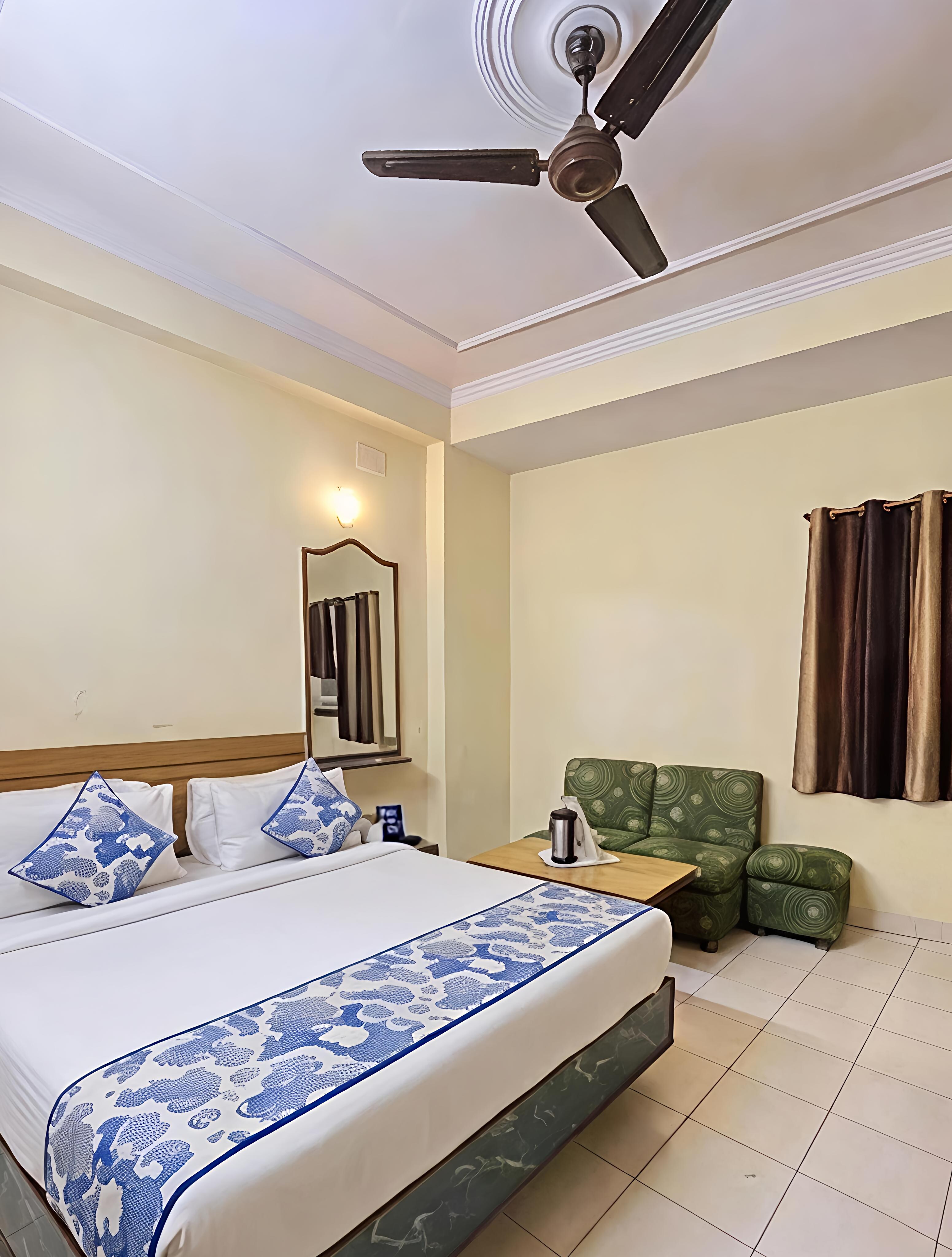 Hotel Silver Shine, Delhi - Tap to explore photos