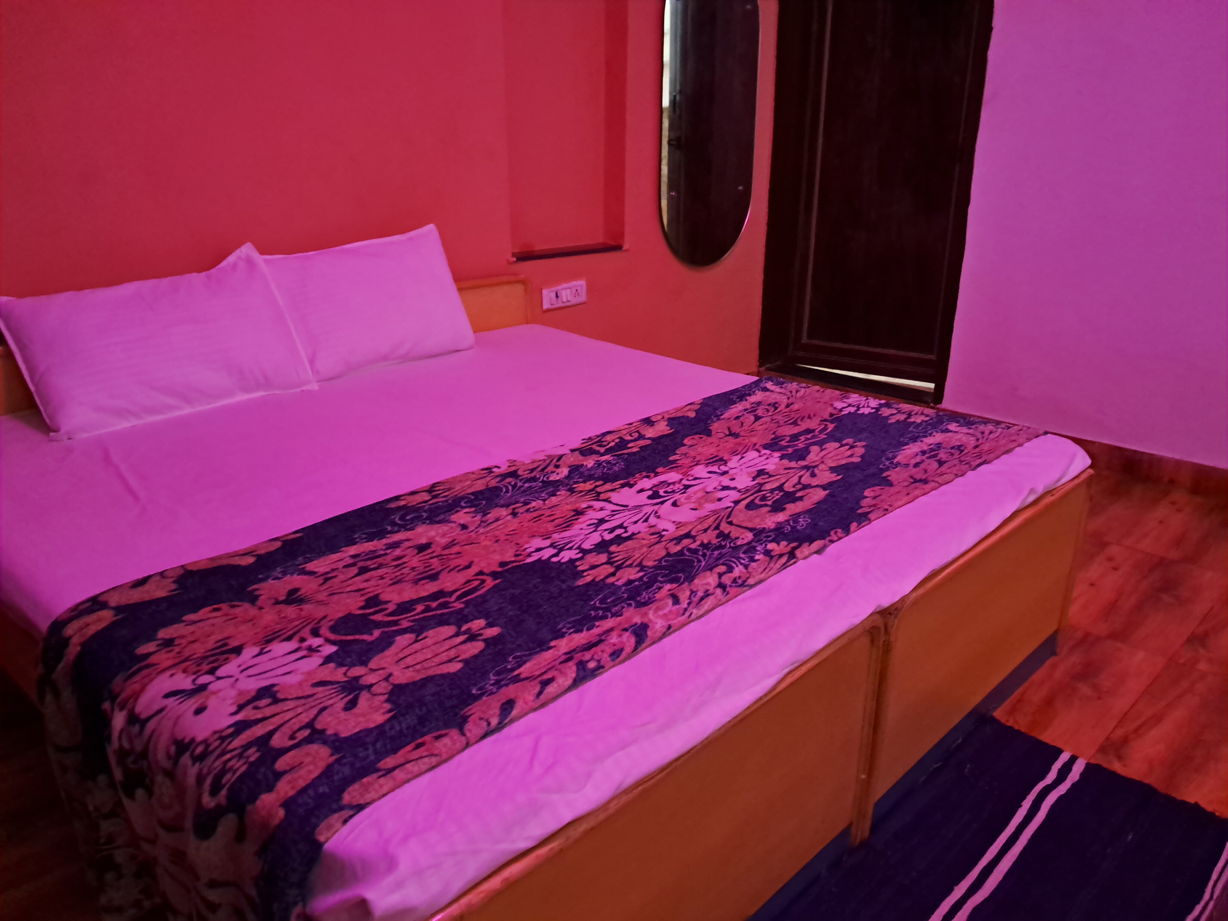 Big AC Room wd Open Terrace & Balcony @Pvt Floor - Tap to explore photos
