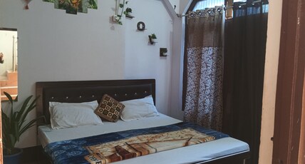 Shurya Home Stay Room Type - Deluxe Non ac