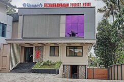 Super Townhouse Kizhakkambalam Tourist Home