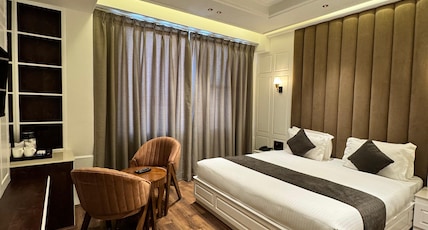 Hotel La Sera Room Type - Deluxe Room with Air Conditioning