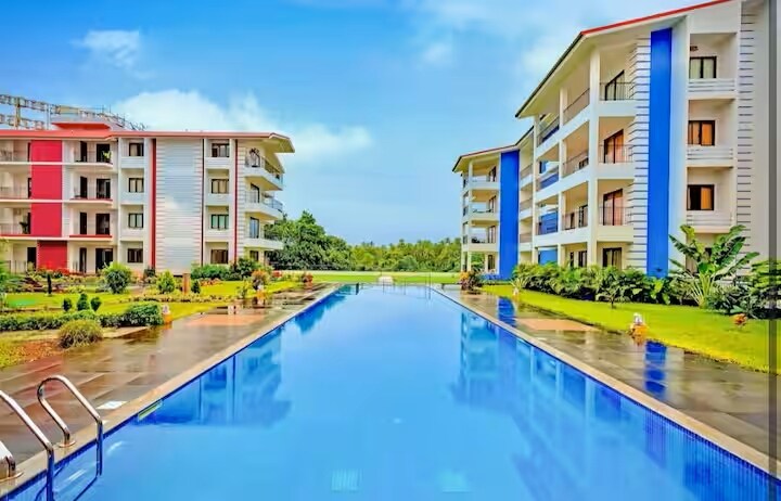05-1Bedroom Pool view, Gym, Sauna, Jacuzzi near Beach North Goa - Tap to explore photos
