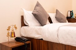 Life Hotel and Banquet