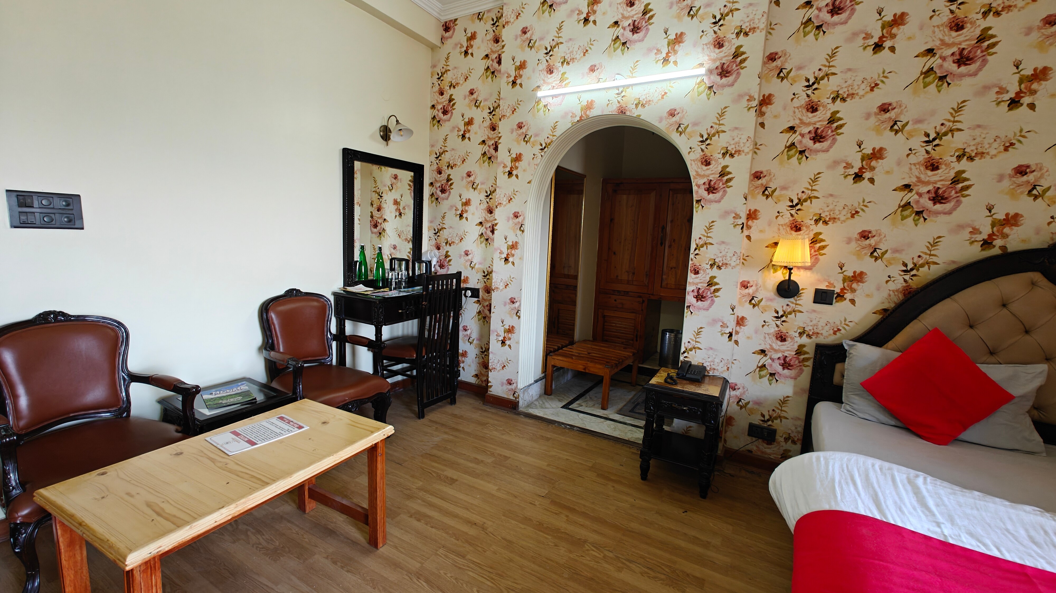 Winsum Hill - Tap to explore photos