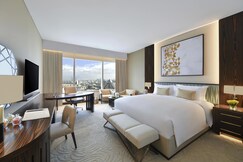 SOFITEL DUBAI THE OBELISK