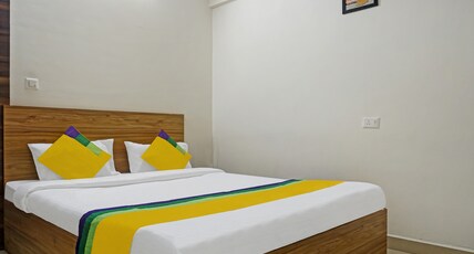 Itsy Hotels AY Plus Hotels Room Type - Economy Room