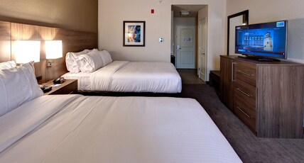 Holiday Inn Express & Suites Manhattan, an Ihg Hotel Room Type - 2 Queen Standard