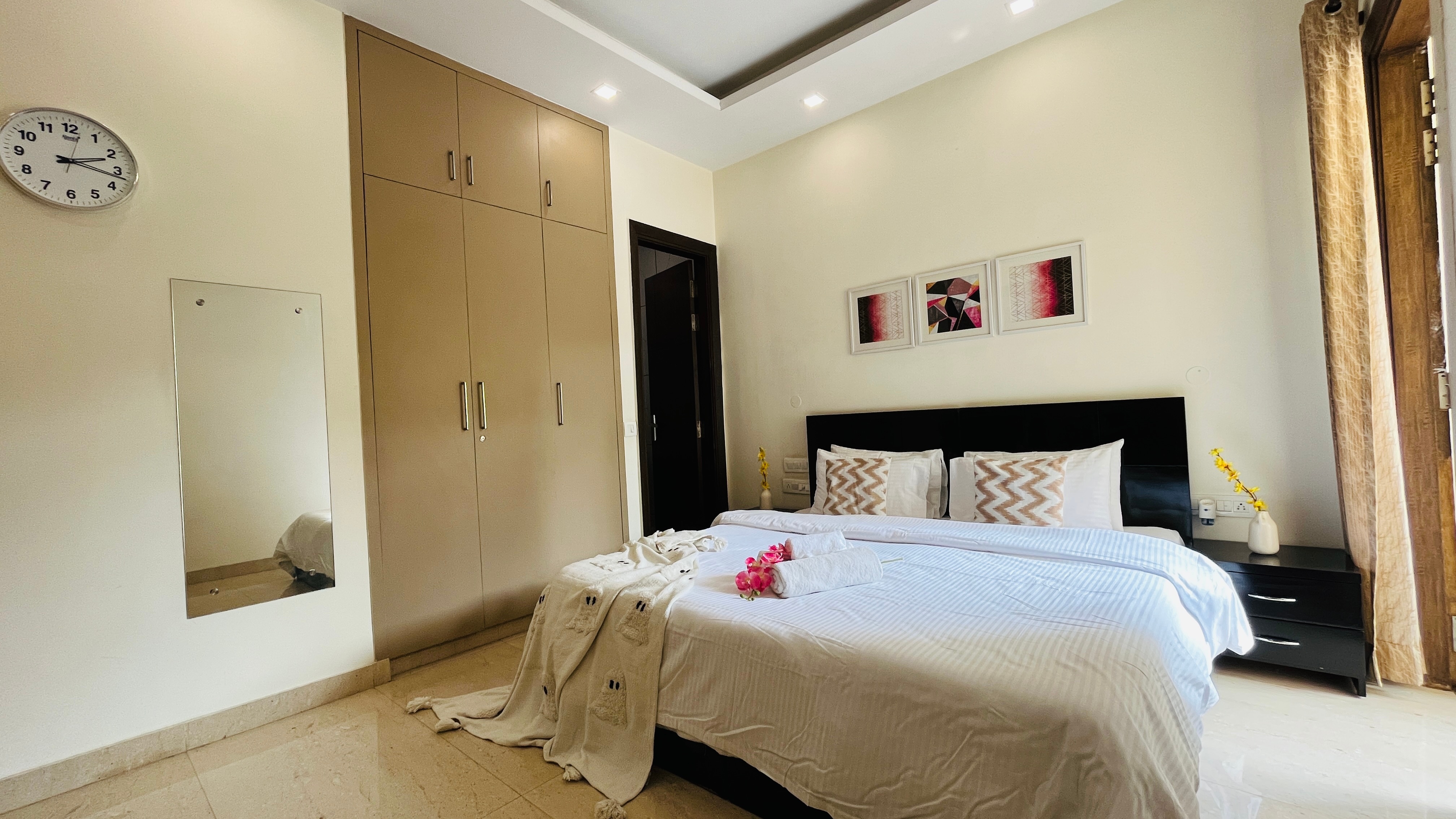 BluO Classic Studio DLF Cyber City Gurugram - Tap to explore photos