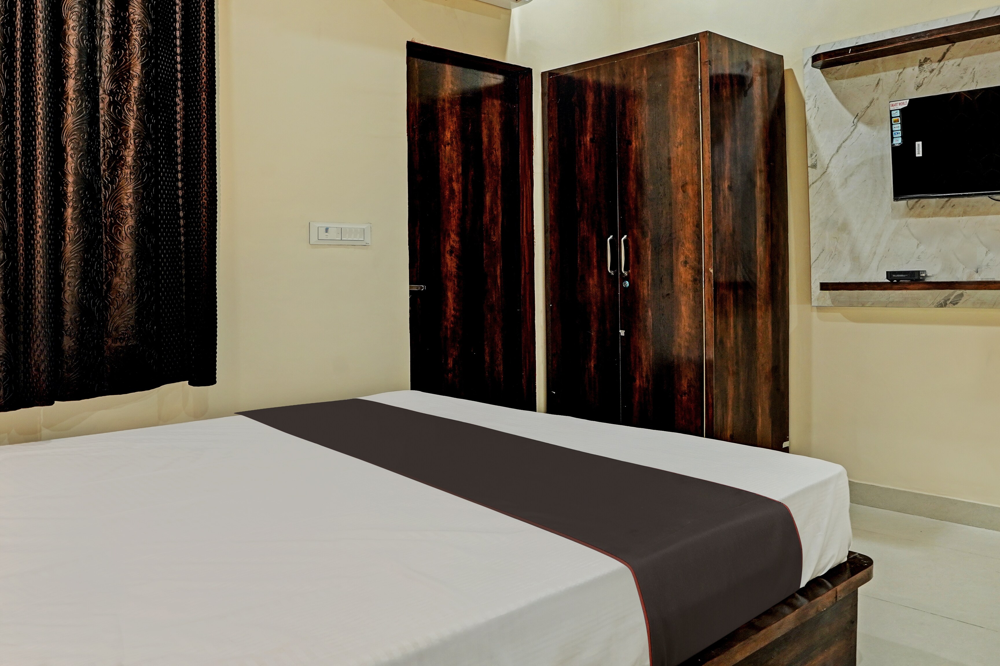 Hotel O SR Hotel - Tap to explore photos