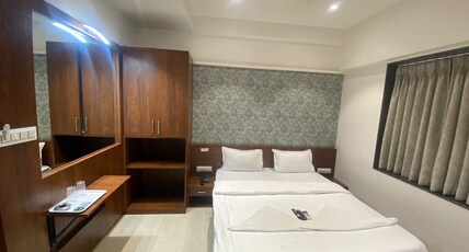 Hotel DRC Devi Prasad Room Type - Deluxe Room Queen Bed (AC) Hotel DRC Devi Prasad Room Type - Deluxe Room Queen Bed (AC)