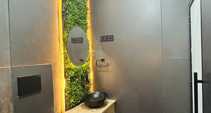 Anri Stays Room Type - Solang Container suite